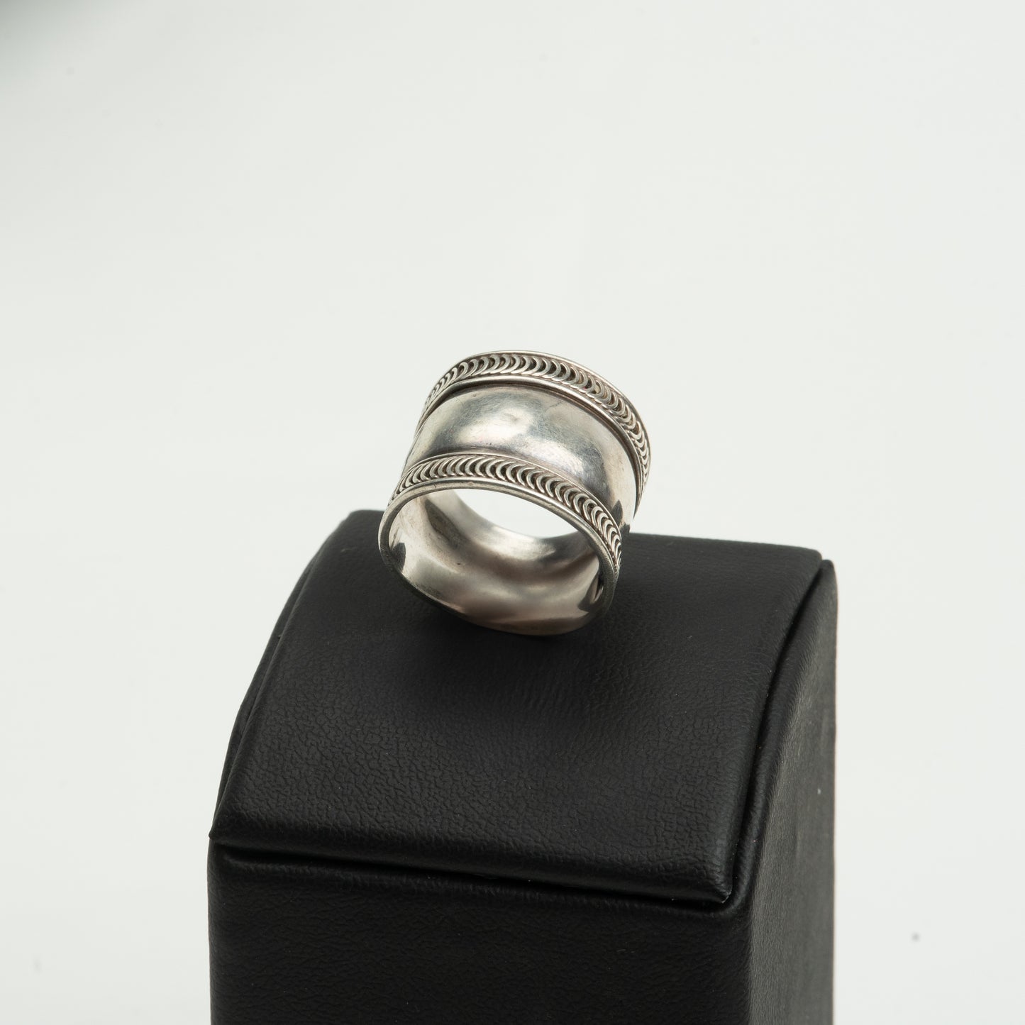 “Column” ring