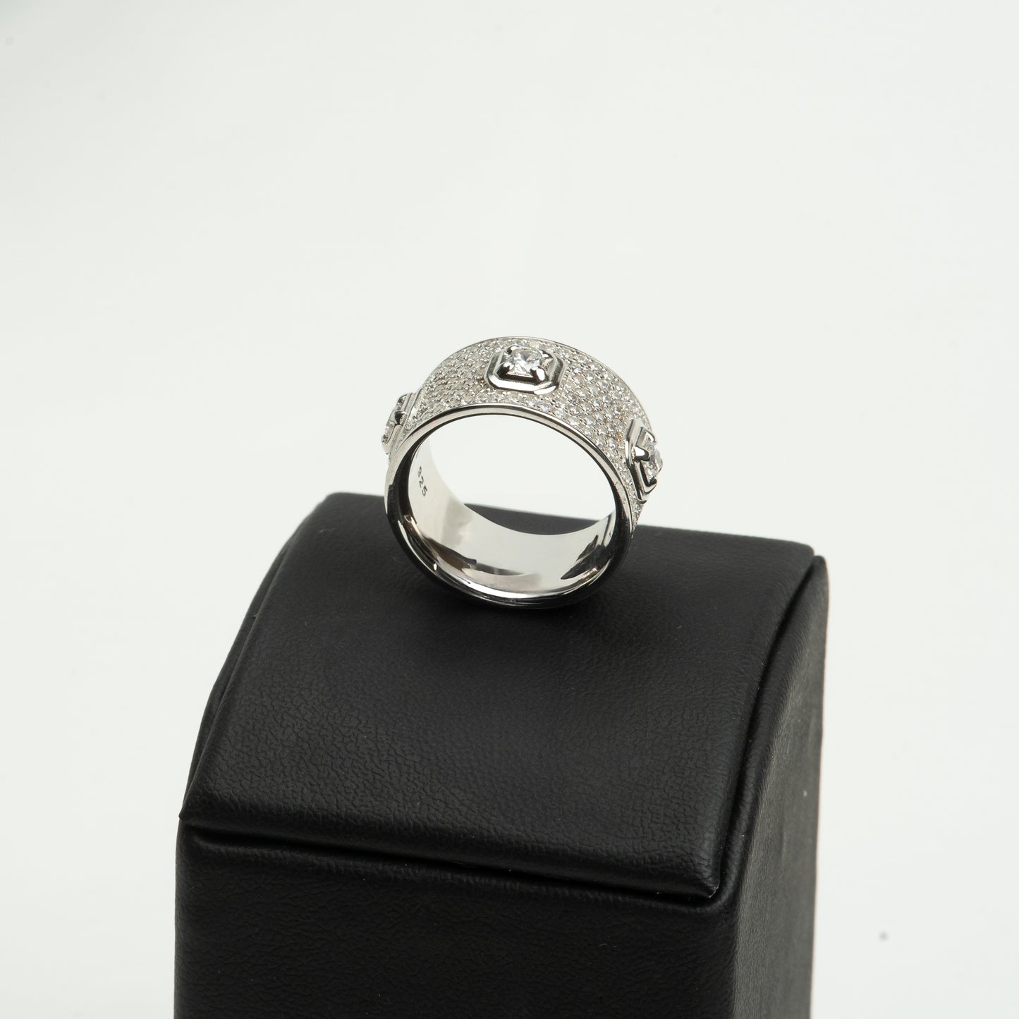 “Buckle” ring