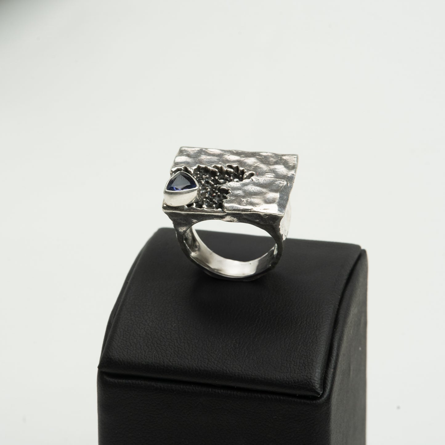 "Discover" ring