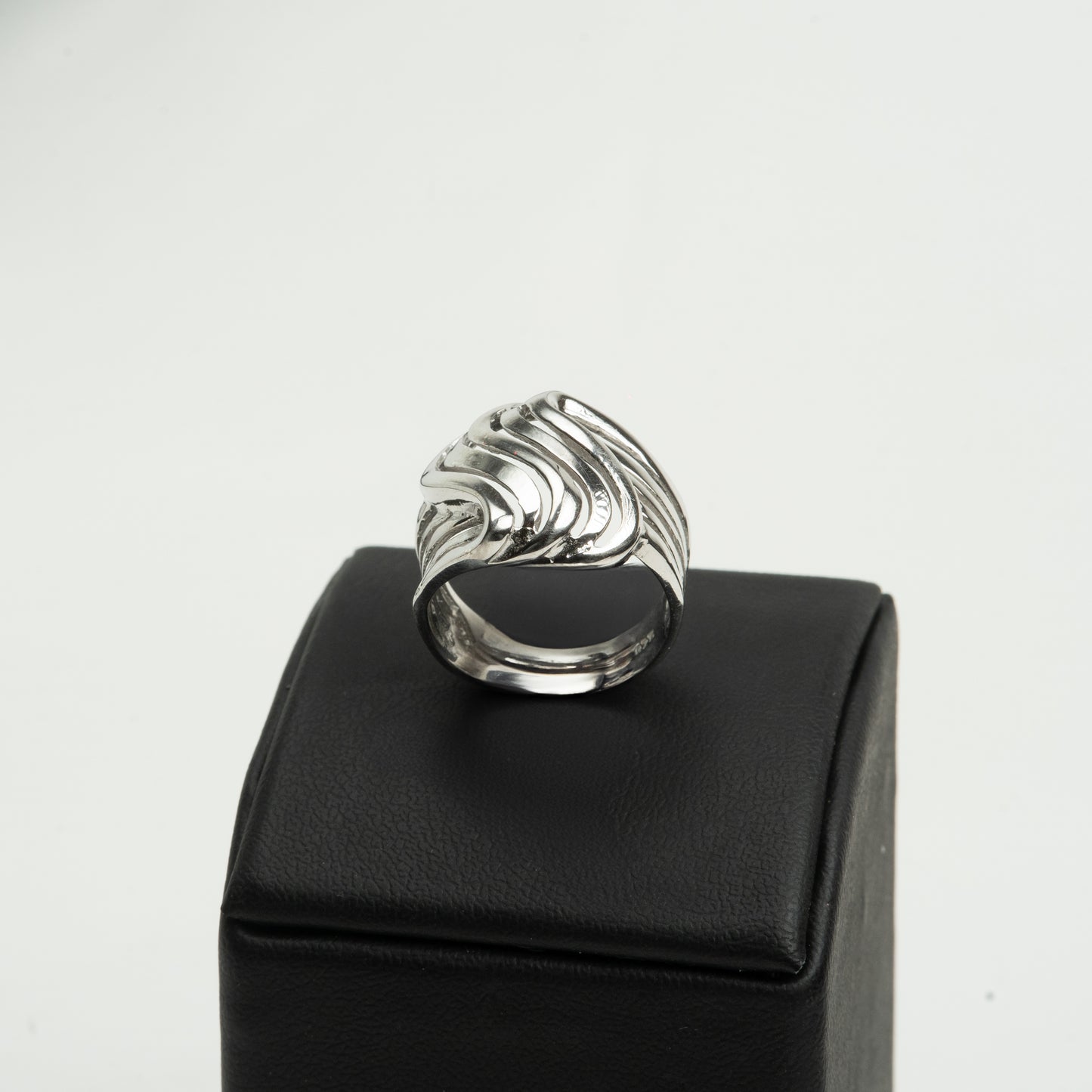 “Pulse” ring