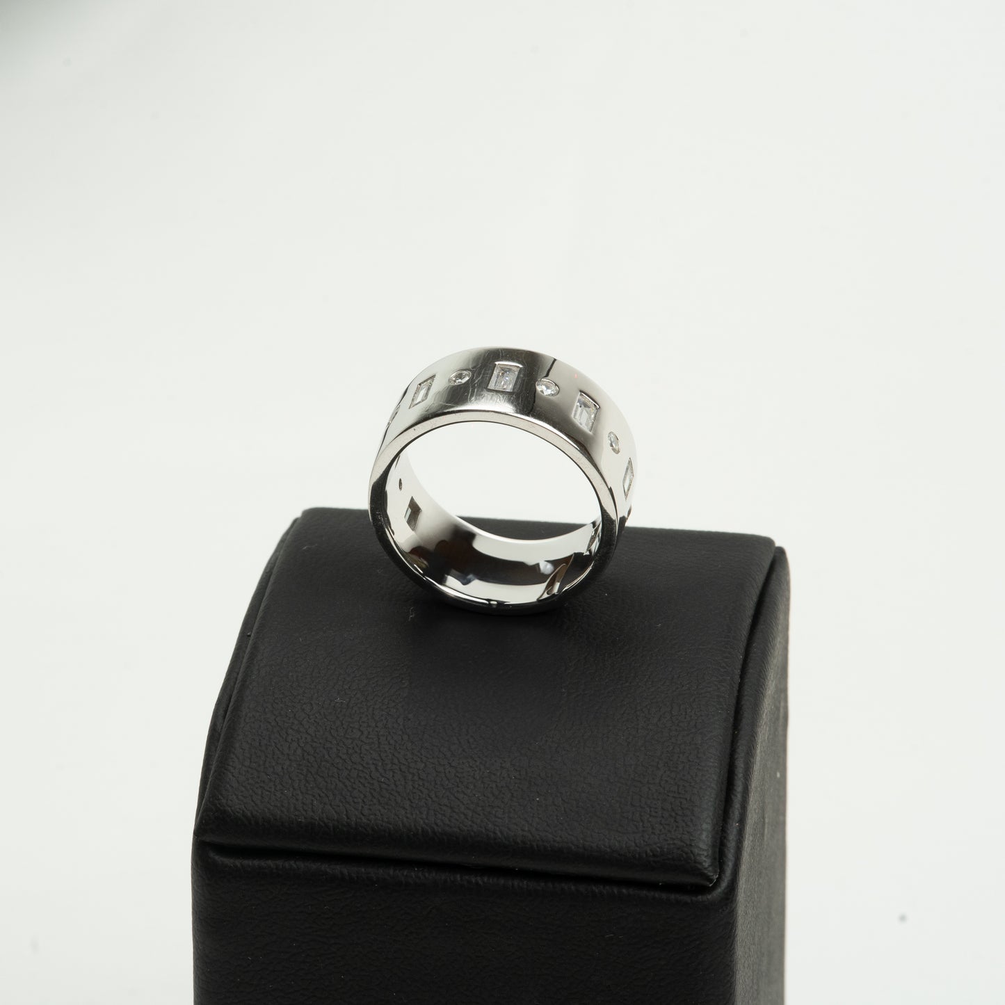 "Mirrors" ring
