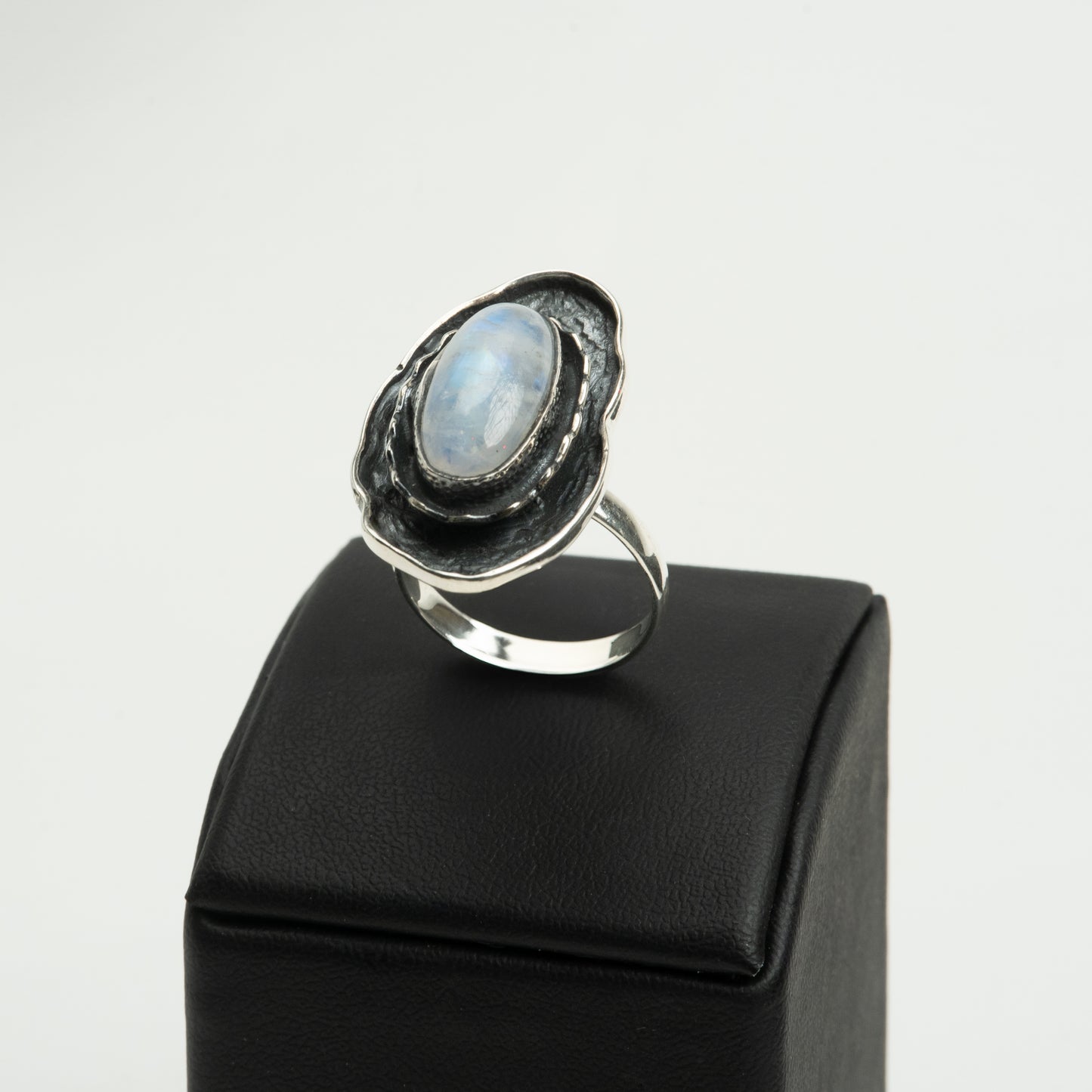 “Oyster” ring