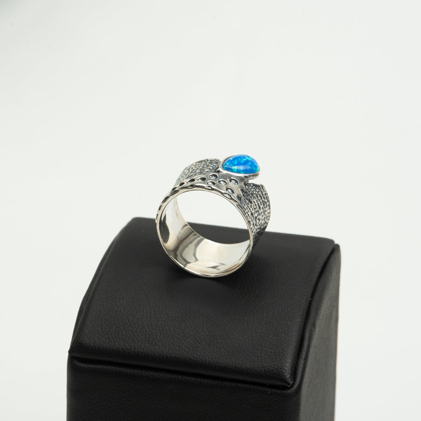 “Wave” ring