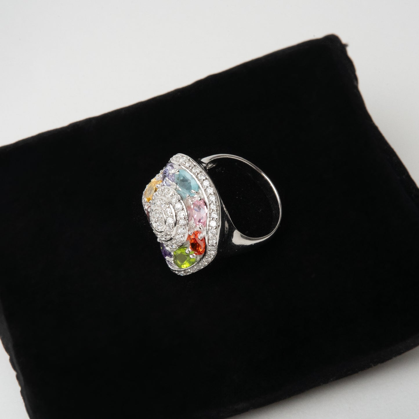 “Holo” ring