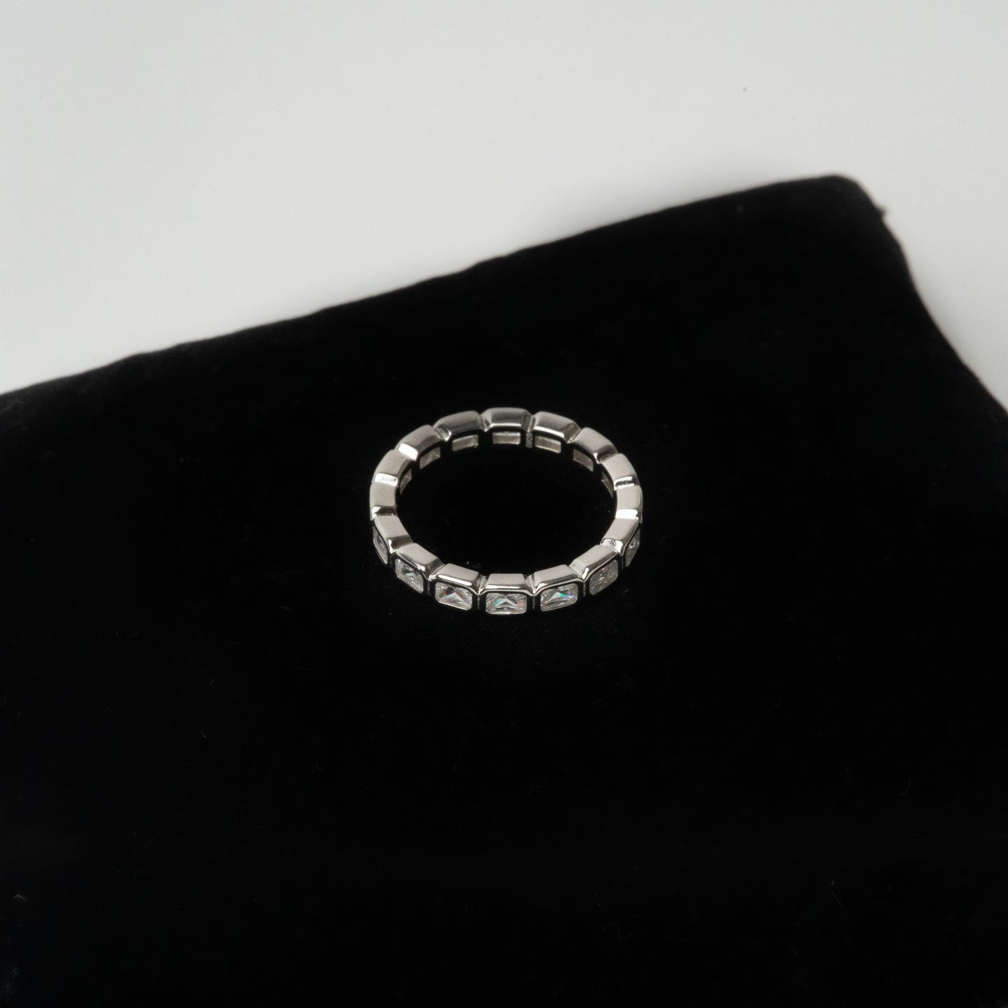 “Frame” ring